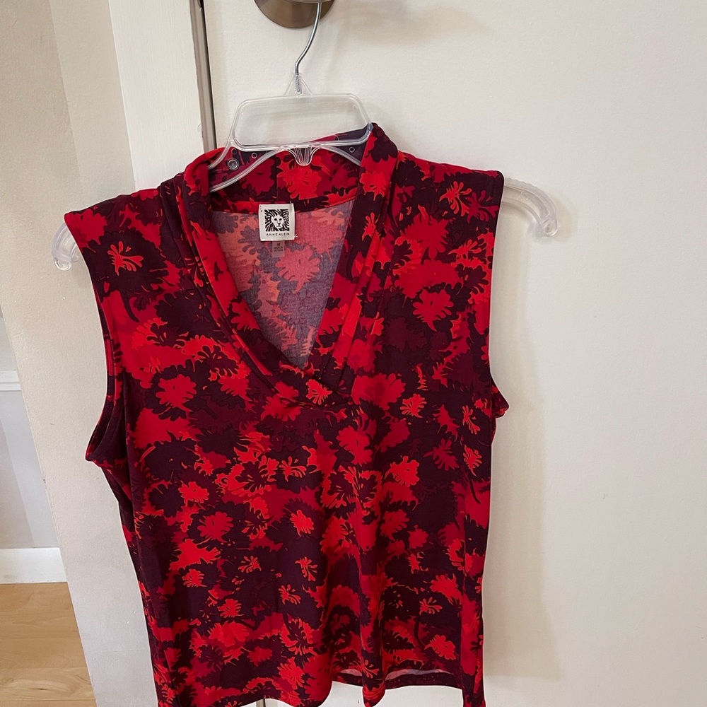 Anne Klein call print triple pleat top size M